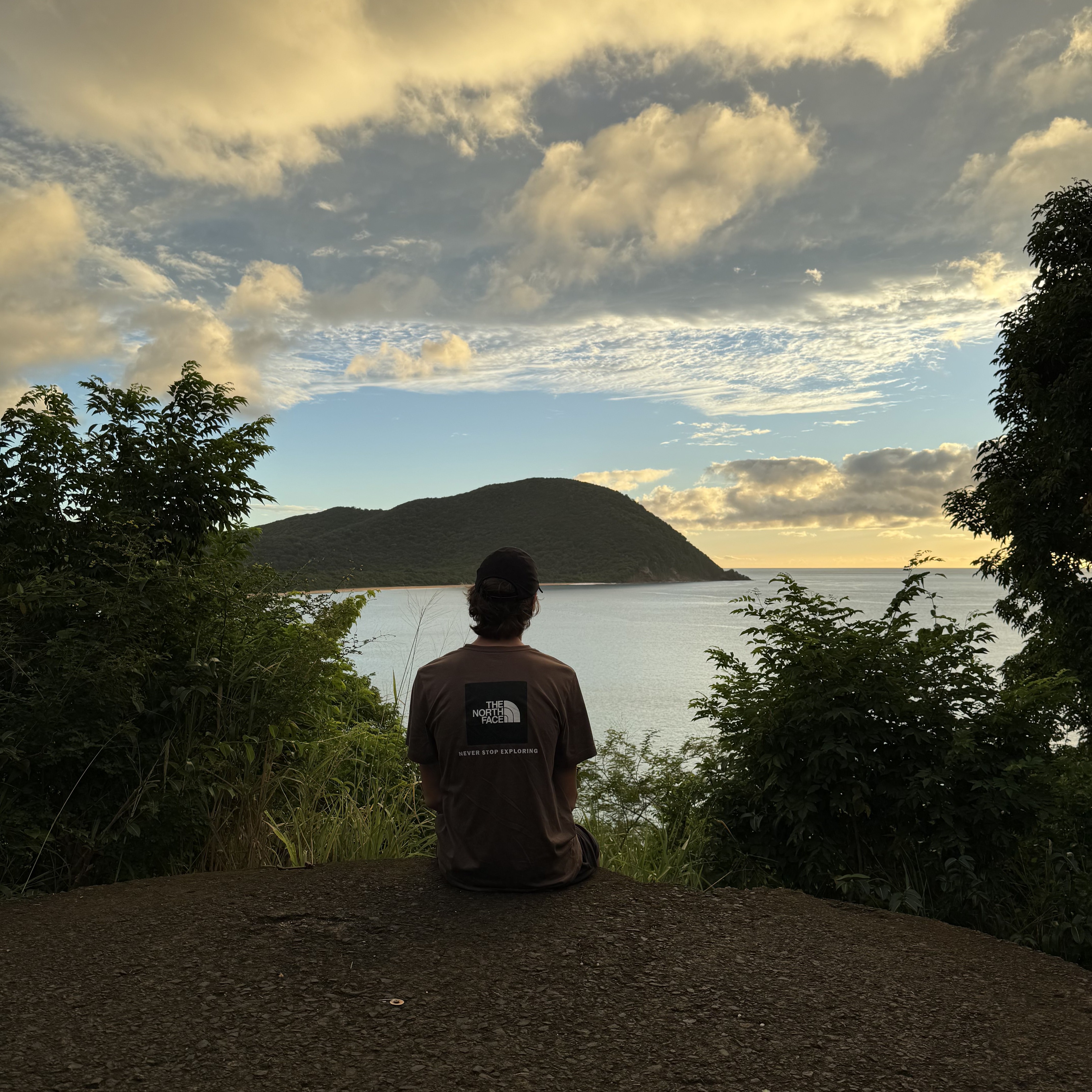 Jacob Allen au sommet d'une montagne